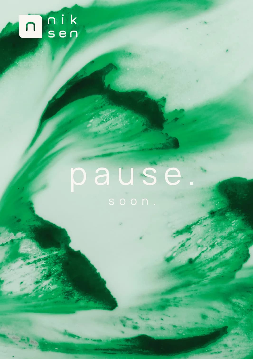 Niksen pause artwork — green brushstrokes