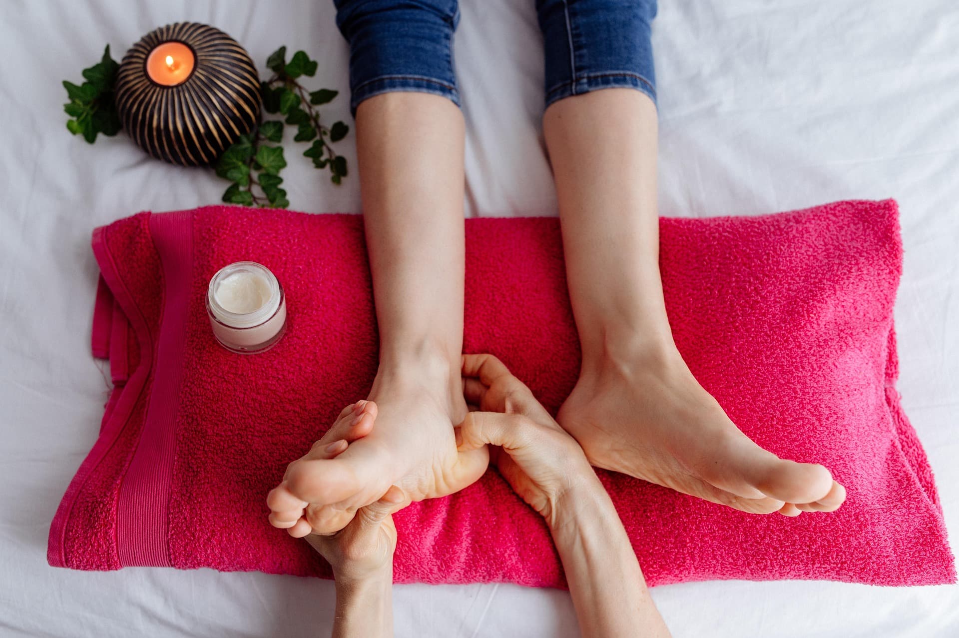 Foot massage ritual at Niksen